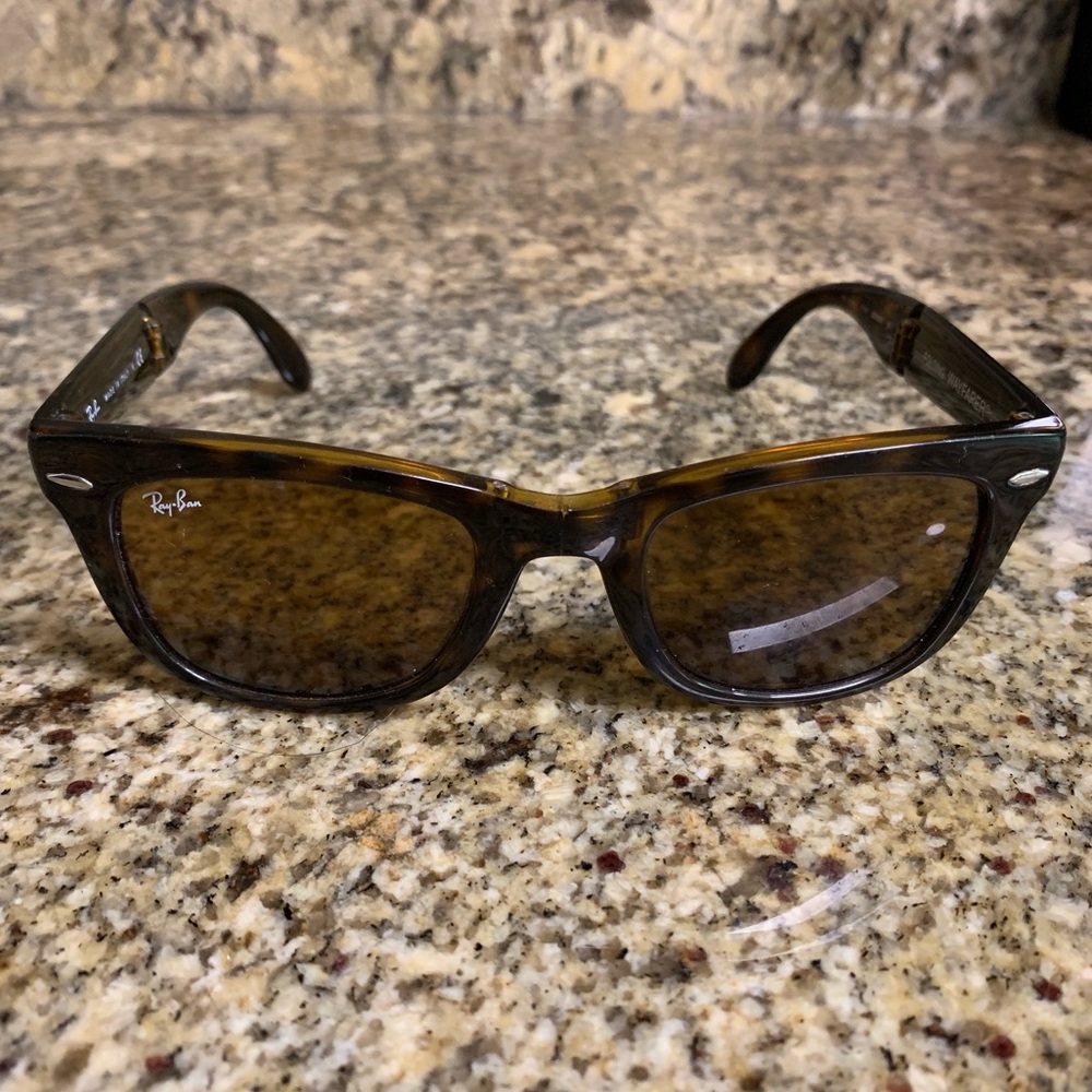 Tortoise Wayfarer Ray-Ban’s